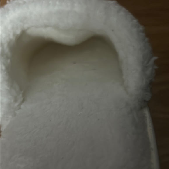 NWOT Cream Cable Knit Slippers with Fuzzy Cuff - Picture 4 of 6